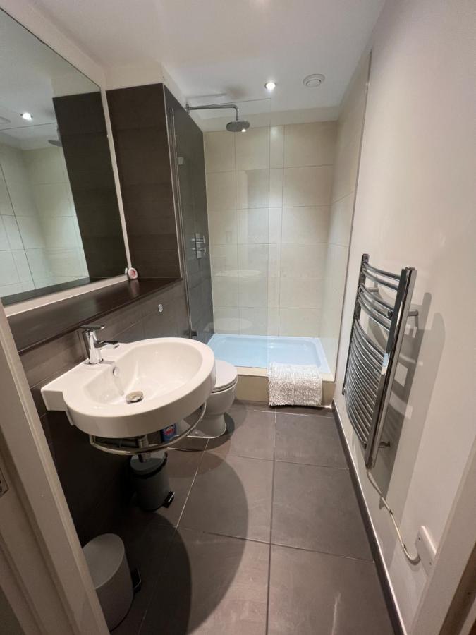 Bigkings Stylish 2 Bedroom Apartment With Free On Street Parking Manchester Exterior photo